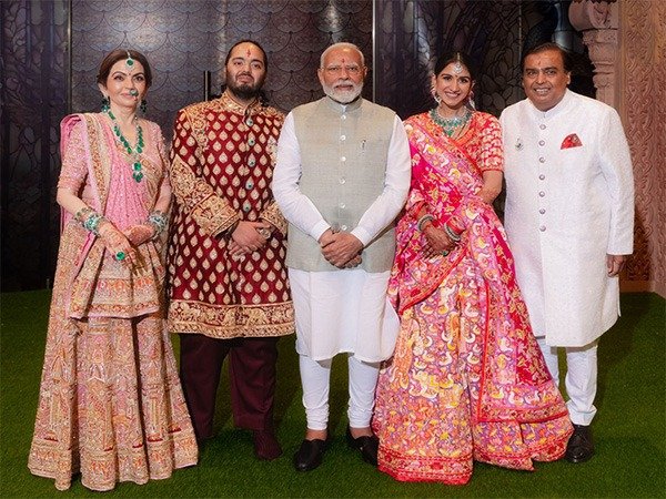 PM Modi blessed the newly wed Anant-Radhika