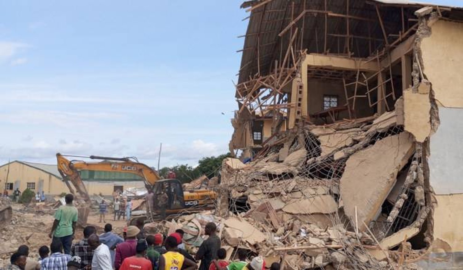 Major tragedy in Nigeria, school building collapses, 22 students dead; Over 100 injured